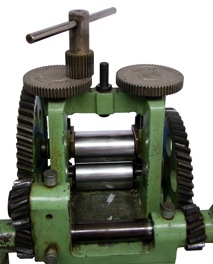 Traditional rolling mill with center gear removed