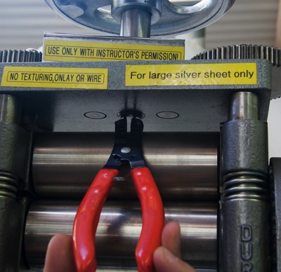 Unclipping the center gear